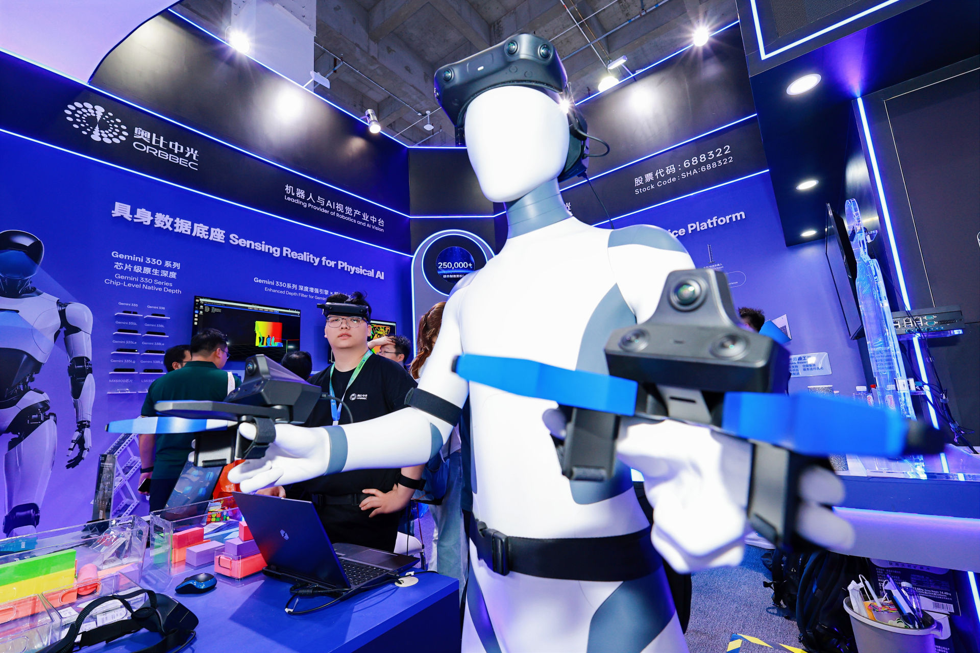 z6娱乐中光无本体数据采集硬件平台现场展示图3